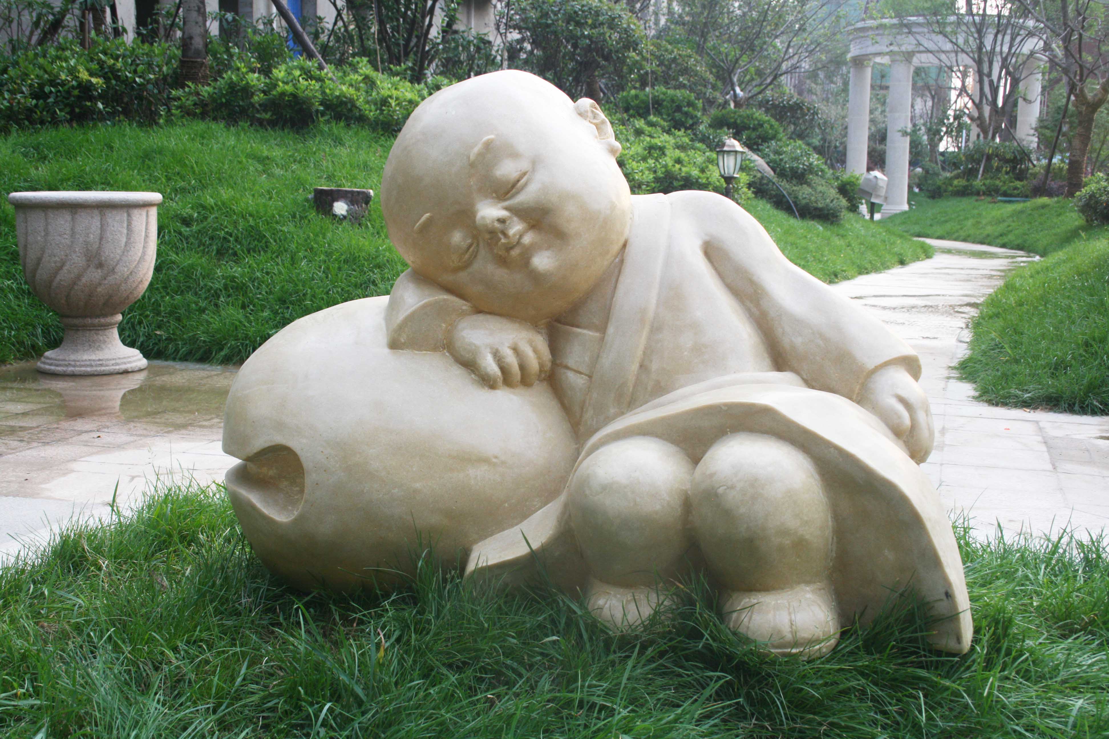 河南大型玻璃钢爱游戏平台制作厂家 弘美爱游戏平台讲述玻璃钢优缺点