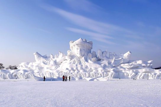第二届长白山国际雪雕大赛 弘美爱游戏平台为您报道