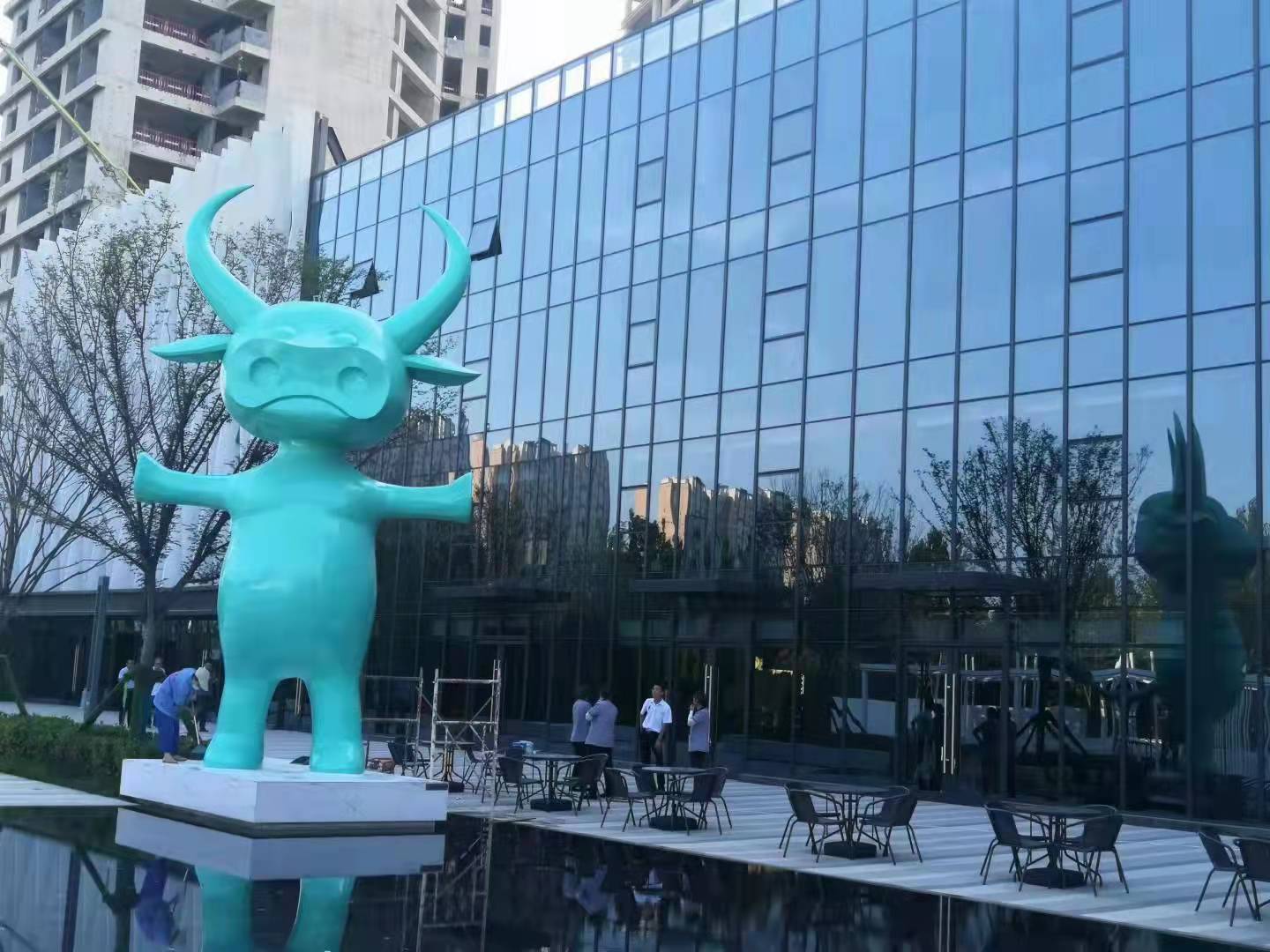 安阳IFC金融中心不锈钢创意爱游戏平台牛
