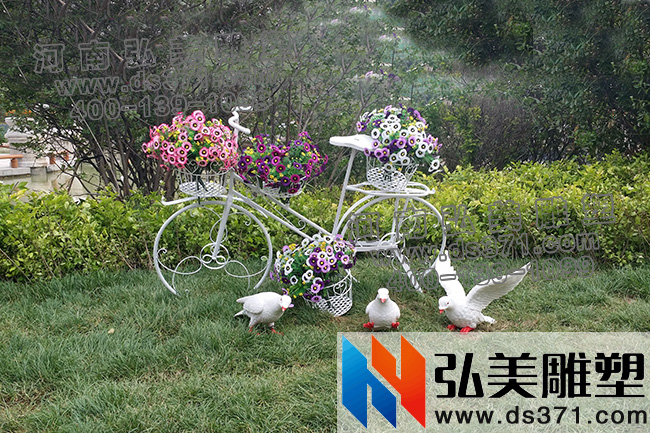 弘美爱游戏平台户外景观美陈爱情单车摆件