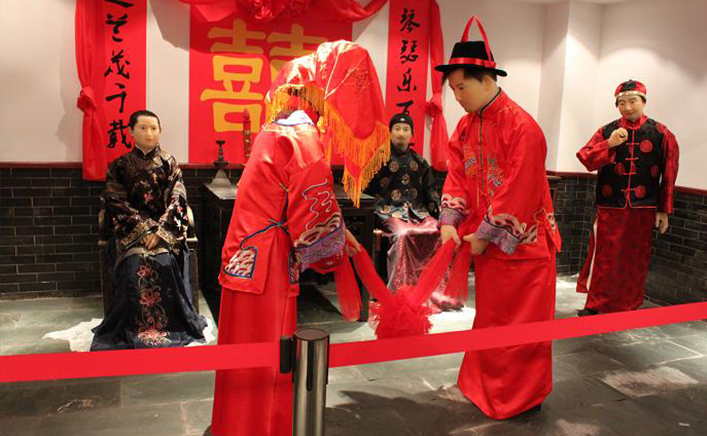 古代夫妻拜堂场景蜡像爱游戏平台